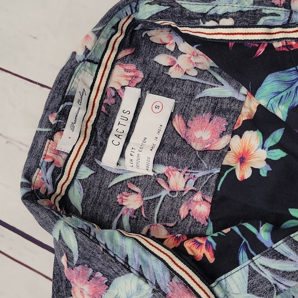 Cactus Floral  Print Button Down - Picture 8 of 8